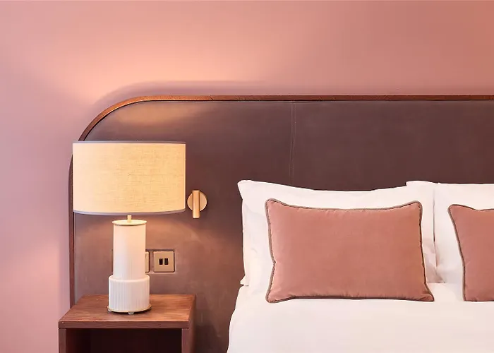 מלון The House Hotel, An Ascend Collection Member 4*